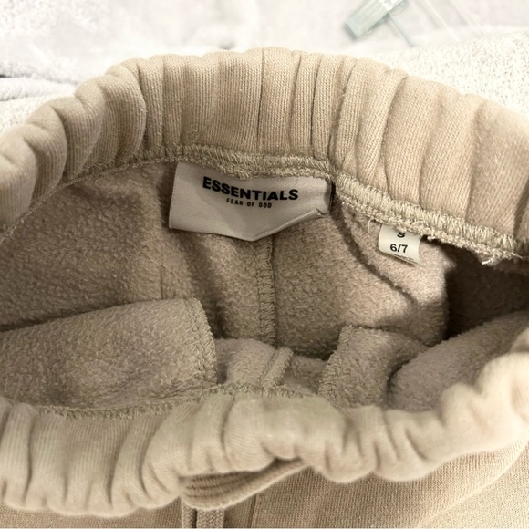 Kids Essentials Fear of God Sweatpants - Picture 9 of 9